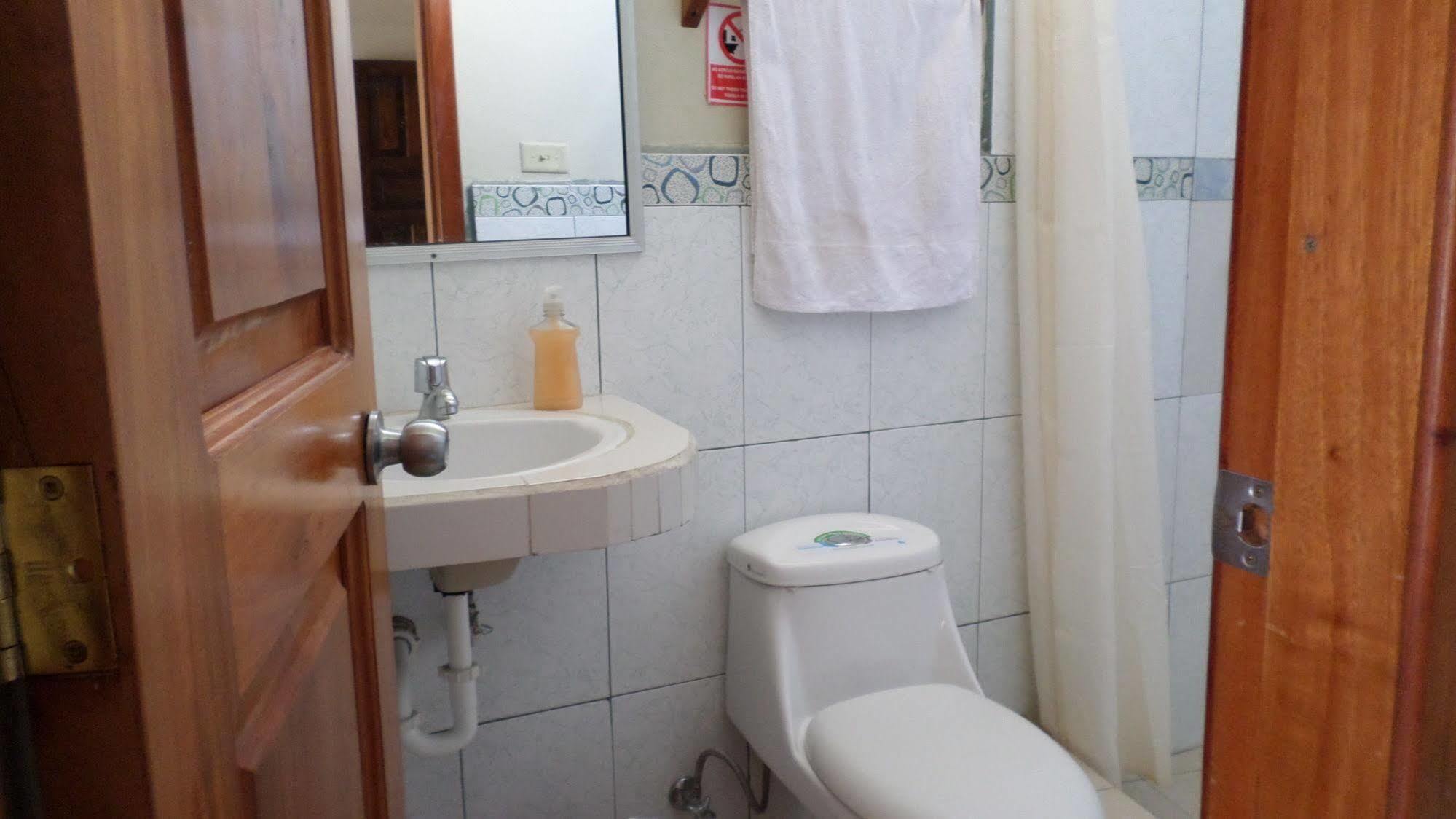 Hostal Miconia Puerto Ayora  Dış mekan fotoğraf