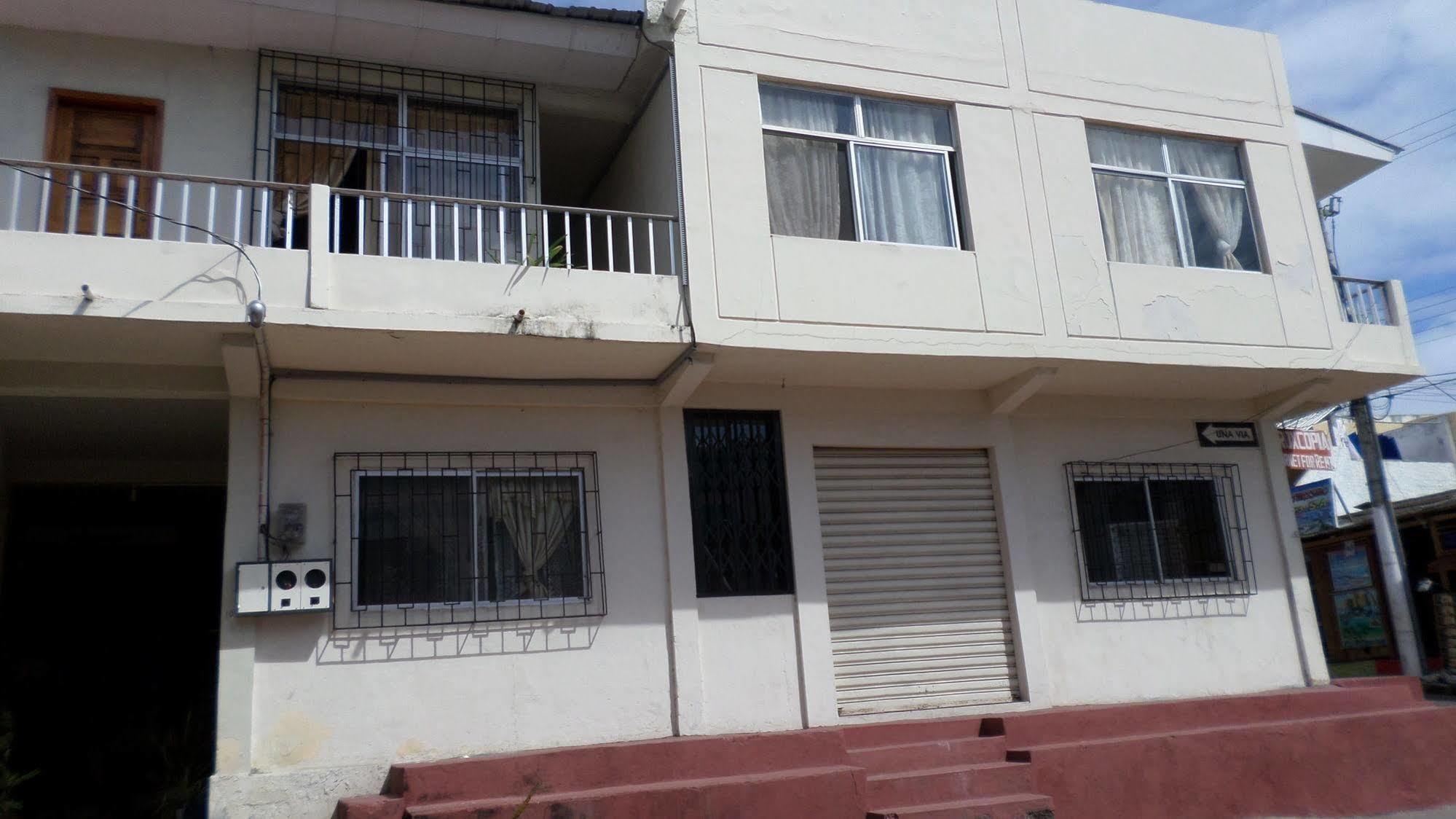 Hostal Miconia Puerto Ayora  Dış mekan fotoğraf