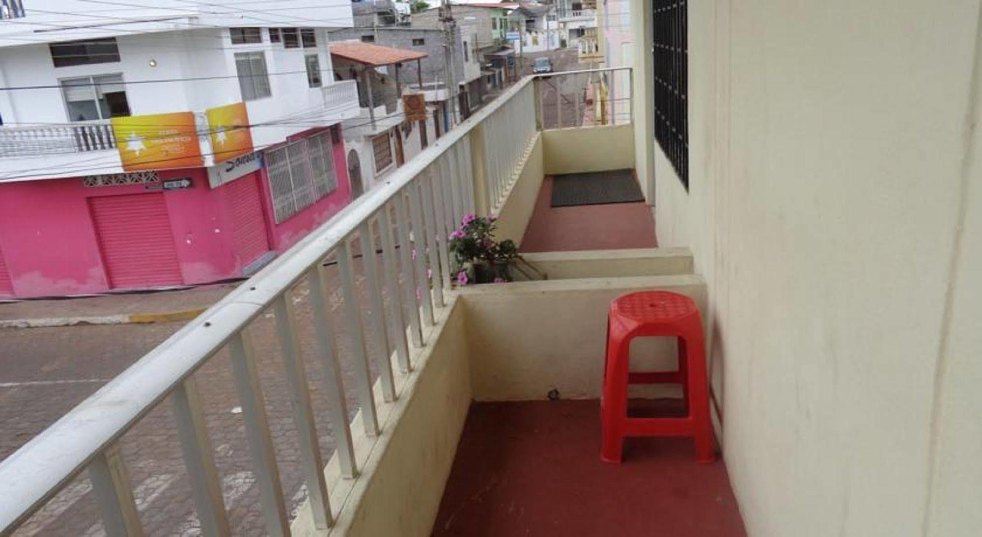 Hostal Miconia Puerto Ayora  Dış mekan fotoğraf